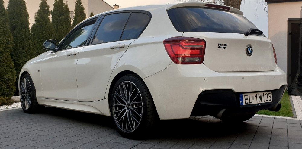 BMW 1M.jpg