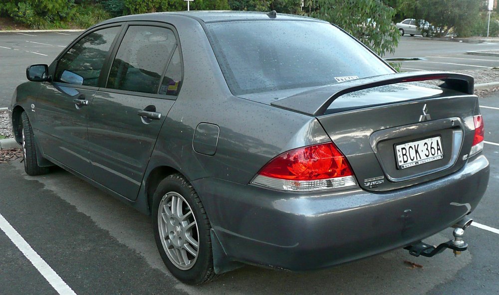 2006-2007_Mitsubishi_Lancer_(CH_MY07)_ES_Limited_Edition_sedan_02.jpg