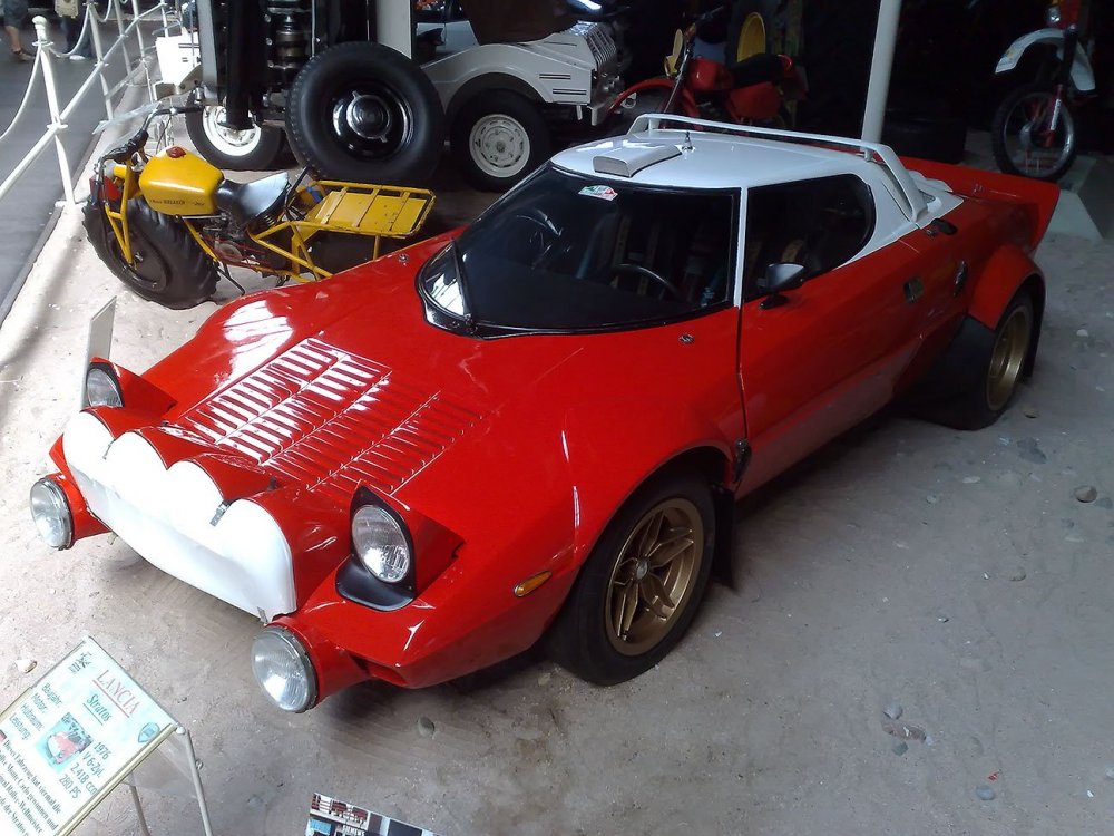 Lancia_Stratos_1976.thumb.jpg.9898798e2eadbe31ce60ba4239863c03.jpg