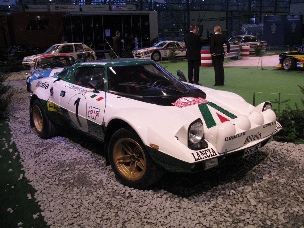 Lancia_Stratos_HF_Rally_(8526620364).thumb.jpg.6ae1fc0be92f1ab68649a5280324aa2f.jpg